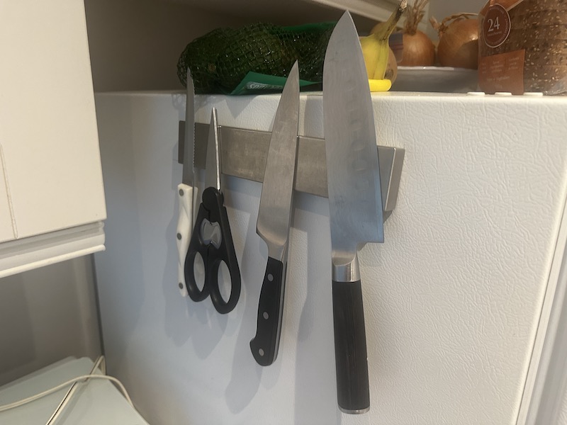 Knife magnet